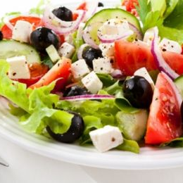 Receta de Ensalada Greca con Verdura de Verano