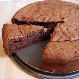 Receta de Esponjoso y Suave Bizcocho de Chocolate