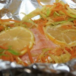 Receta de Salmón al Horno con Juliana de Verduras
